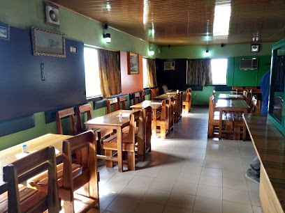 Avis Cafe restaurant in Plateau