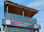 Didee Grills restaurant photo 3 showing dining area and food