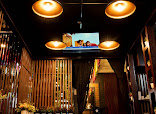Emmytech fast food restaurant photo 3 showing dining area and food