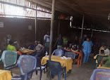 Topone Restaurant And Bar restaurant photo 2 showing dining area and food